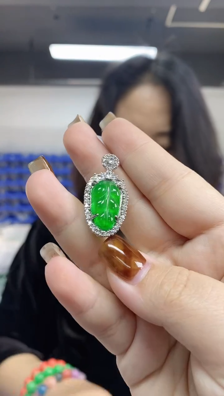 【闪购商品】翡翠吊坠(不含链)未镶嵌多样性发其一颜色微差