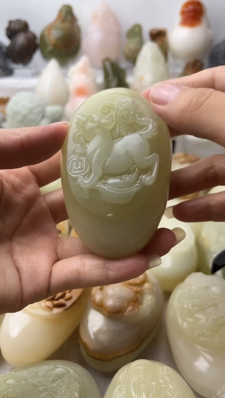 石材方解石材质手把件生肖狗