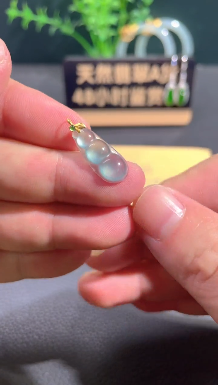 翡翠18K金镶嵌颈饰翡翠