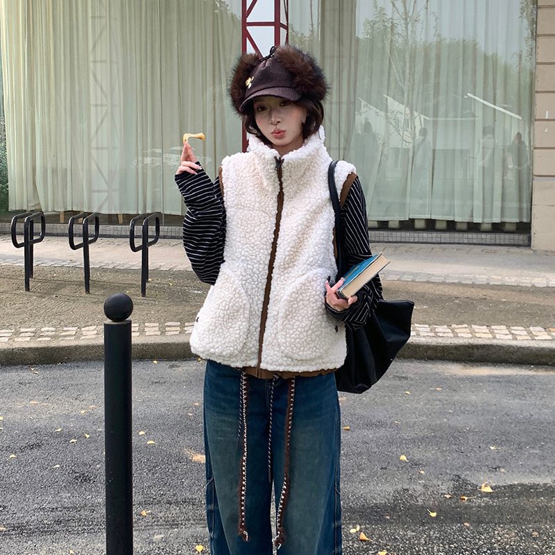 河岸家设计师AndAnything羊羔毛拼皮正反两穿羽绒马甲25秋冬