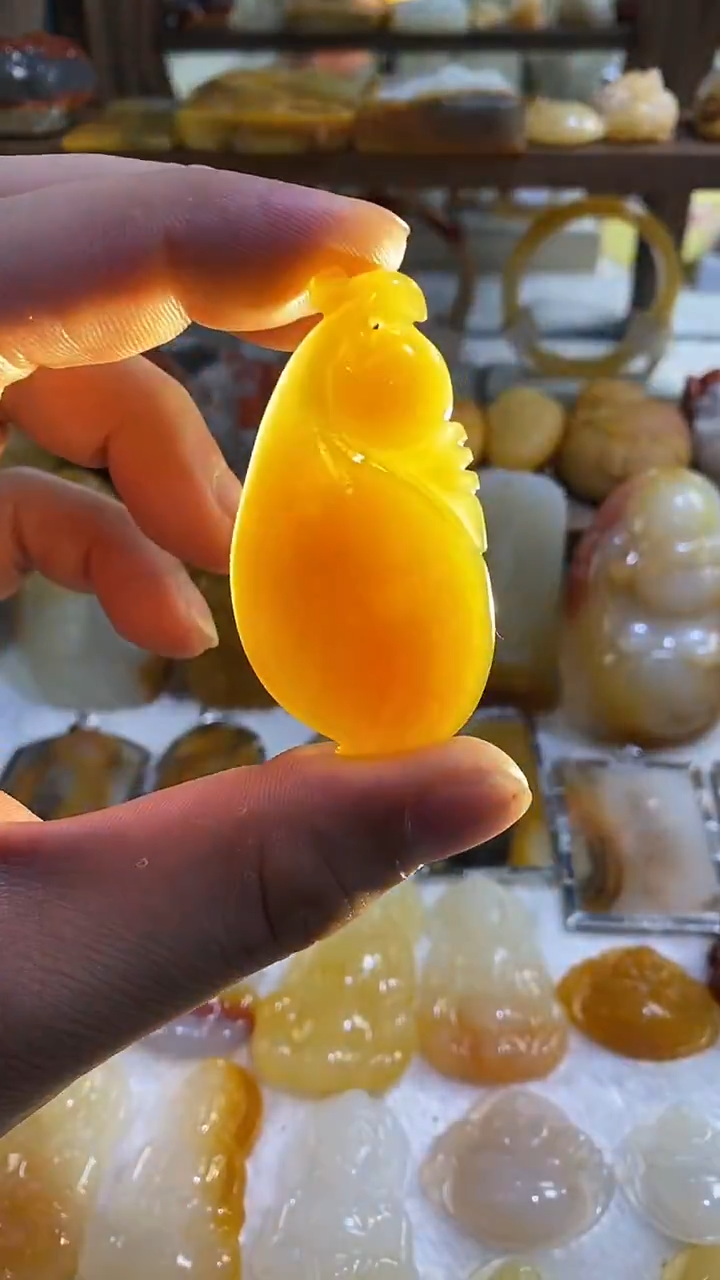 未镶嵌石英质玉（黄龙玉）吊坠(不含链)黄龙玉吊坠