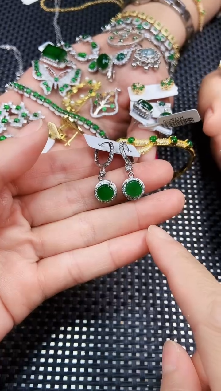 【闪购商品】翡翠耳饰未镶嵌11111111