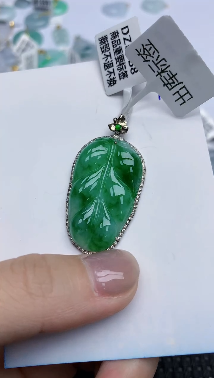 【闪购商品】翡翠颈饰18K金镶嵌天然翡翠A货