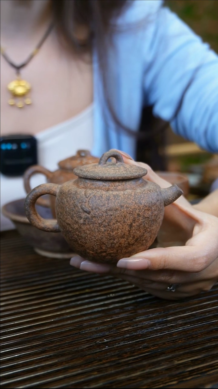 F42原矿锯钉磨砂感老岩泥茶壶