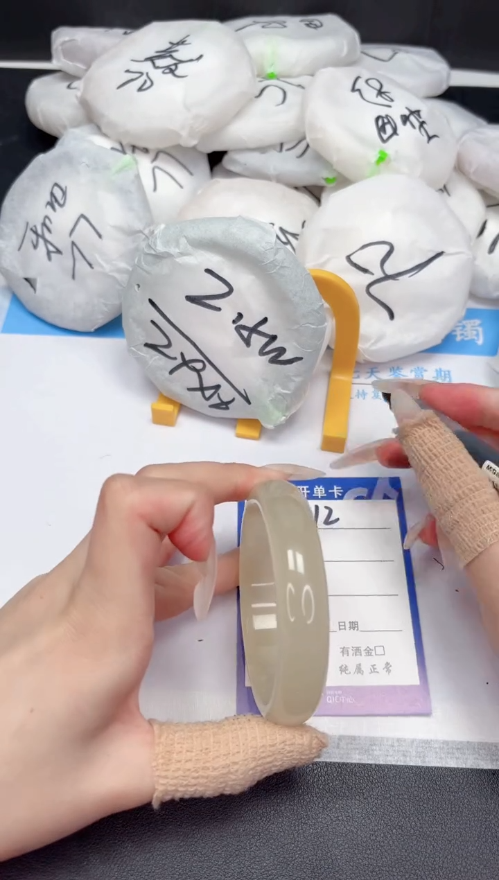 【闪购商品】石英质玉手镯未镶嵌212-51.2