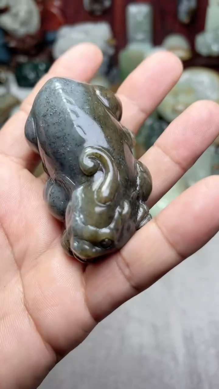 和田玉未镶嵌把件-