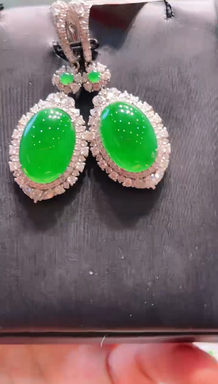 【闪购商品】翡翠颈饰18K金镶嵌A79耳包