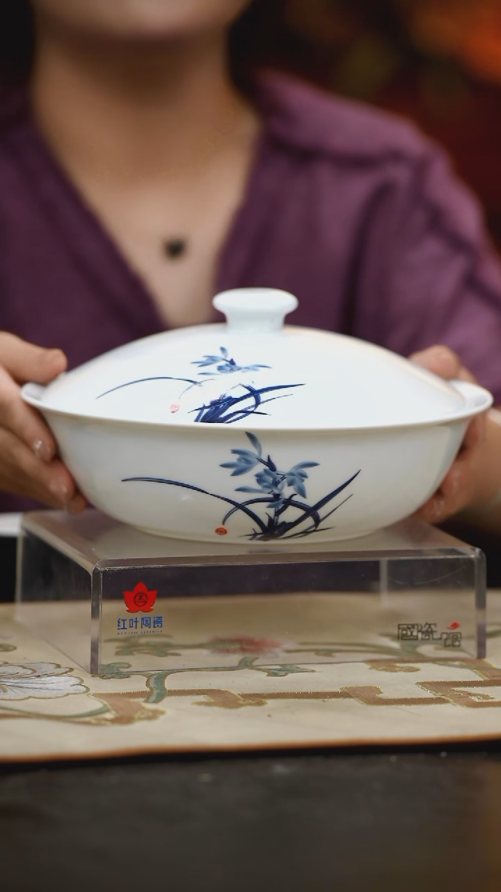 1个正价兰香四溢9寸有盖品呙（套）