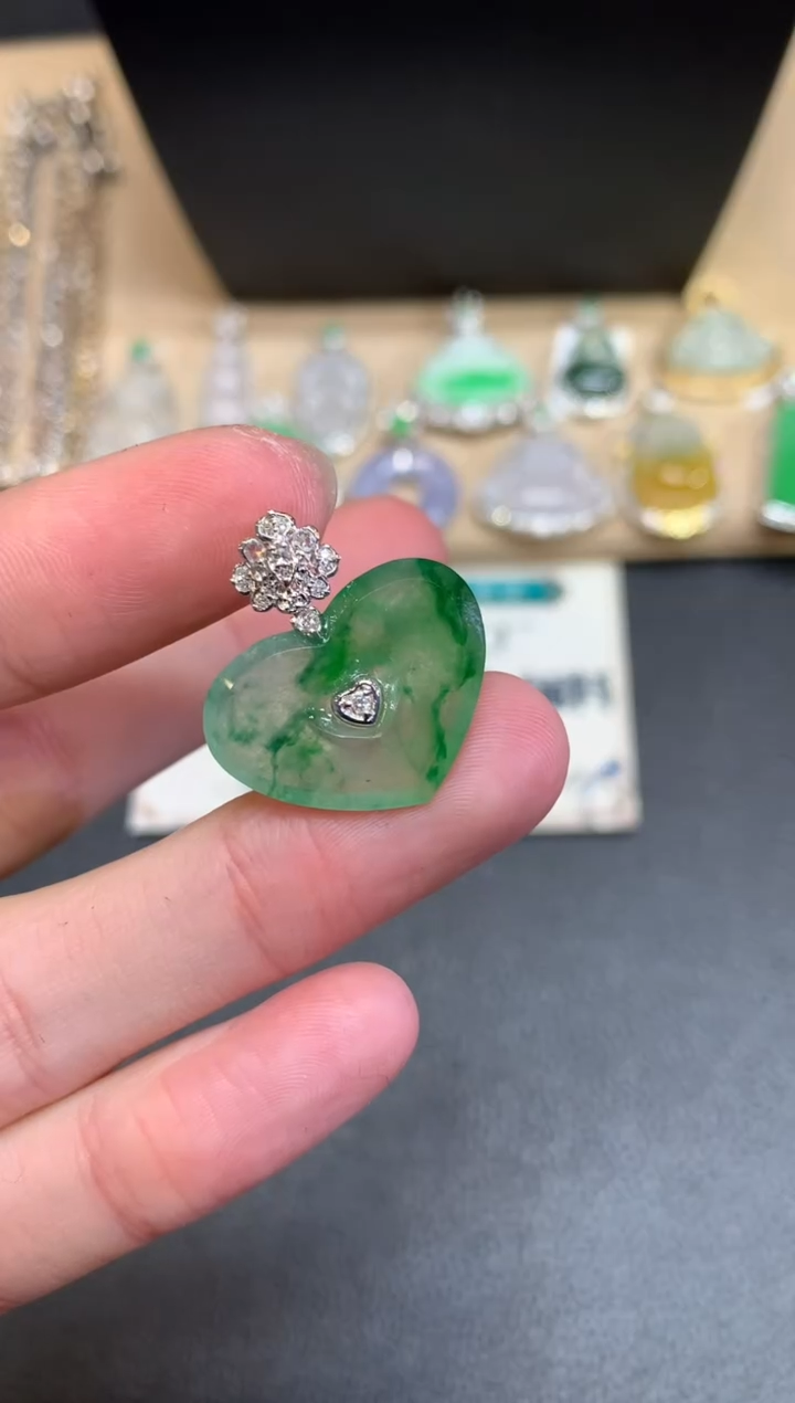 【闪购商品】翡翠颈饰18K金镶嵌随形【无服务费】