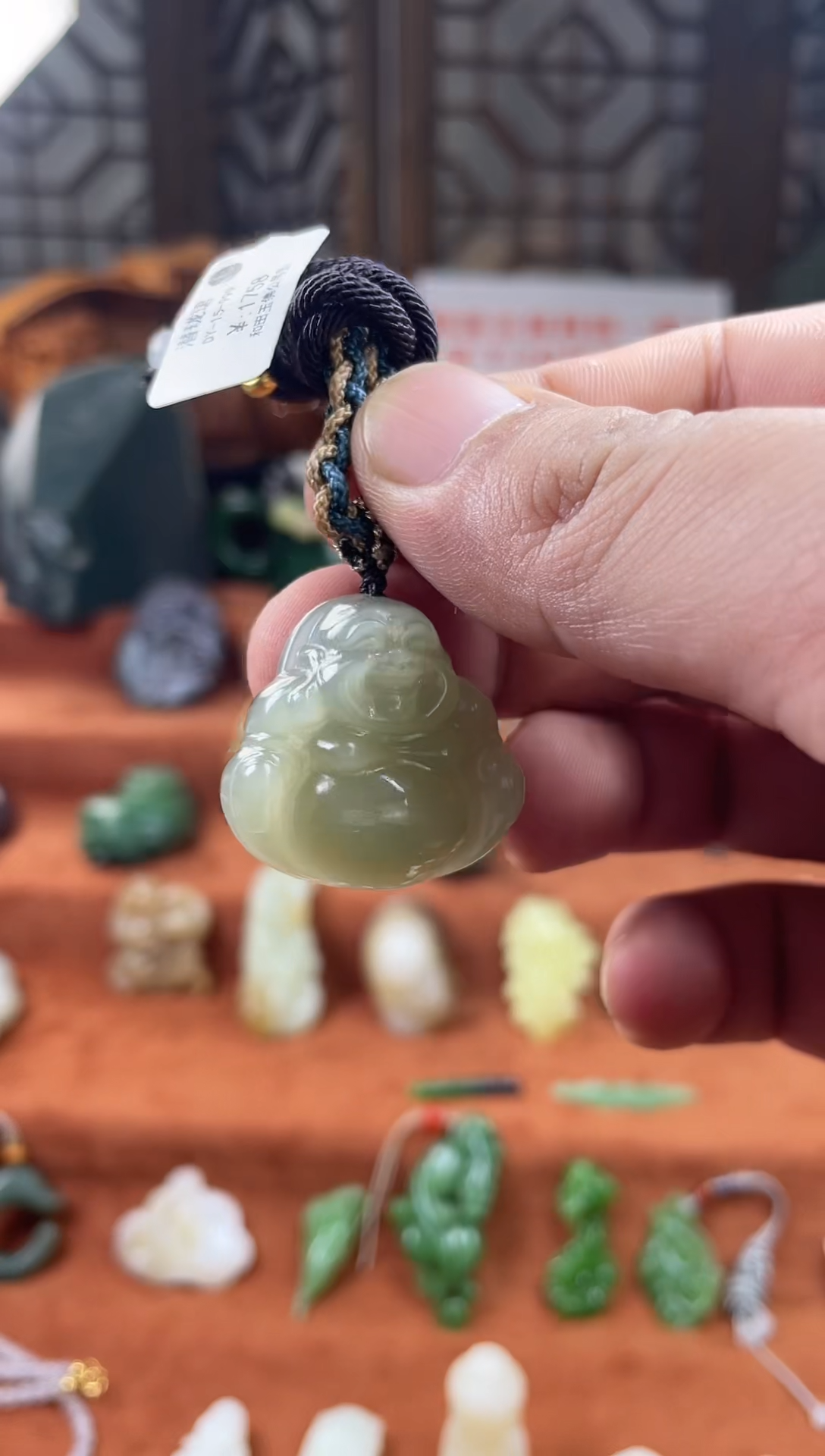 颈饰未镶嵌和田玉青海料冰底佛公带证书