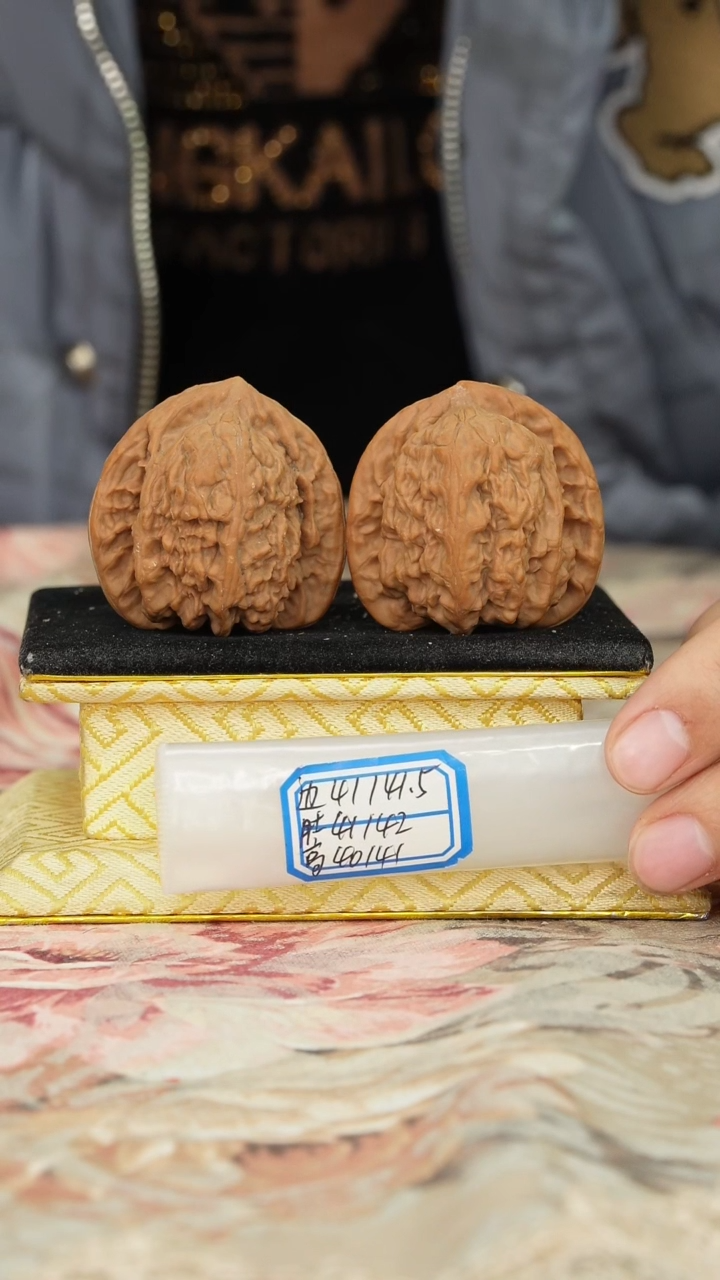 【闪购商品】文玩核桃把件蚂蚁沟官帽