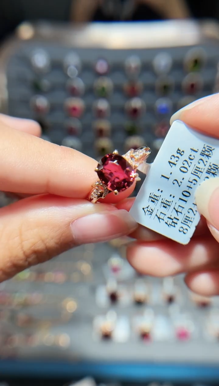 18K金镶嵌戒指碧玺2.02.