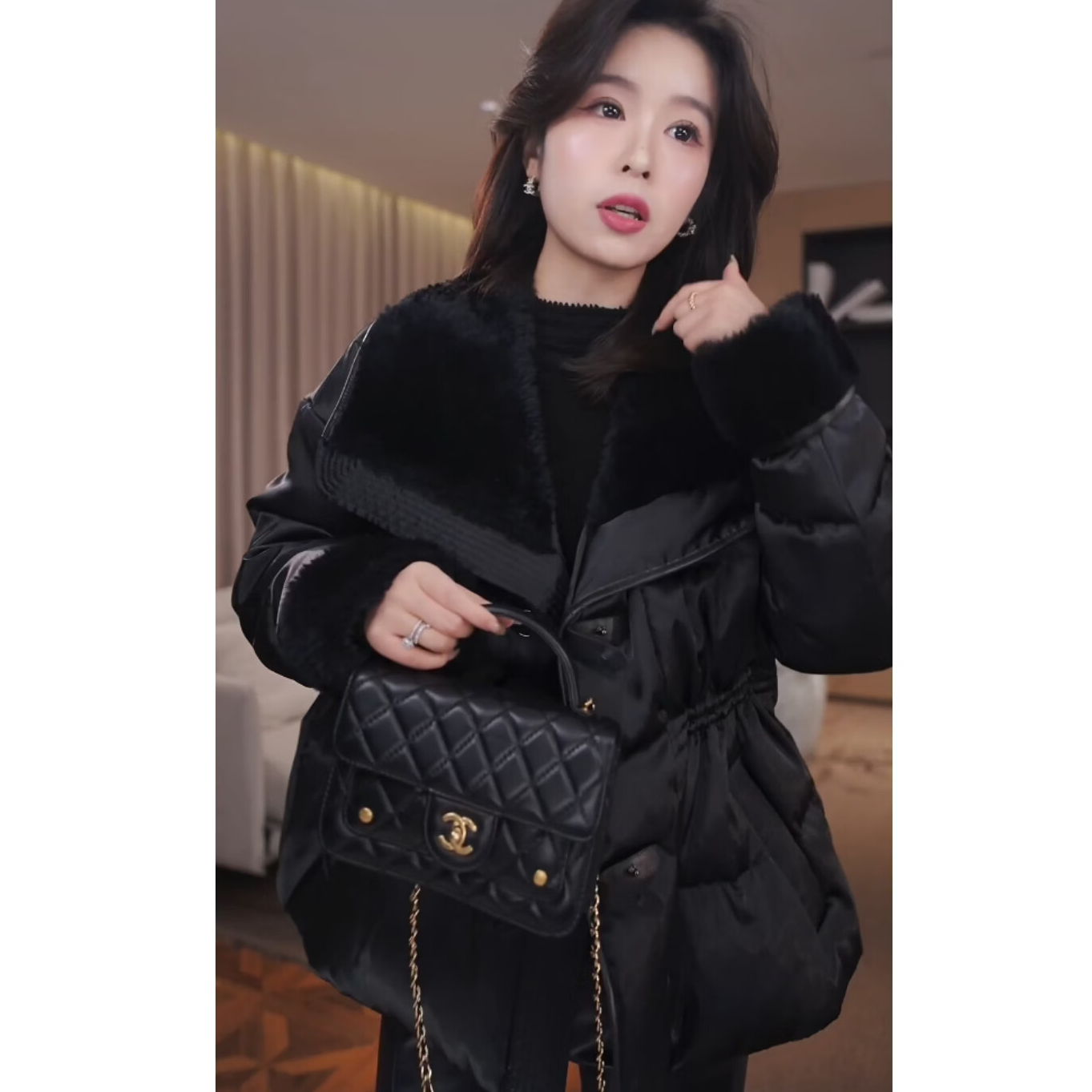 广州琴姐【温域】90白鹅绒黑色真丝拼接皮毛一体羽绒服外套女冬8300