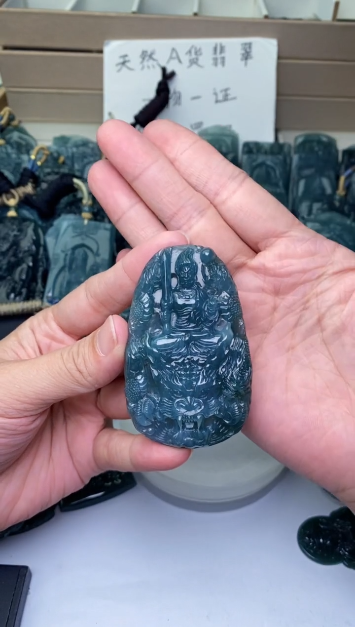 颈饰未镶嵌翡翠          
