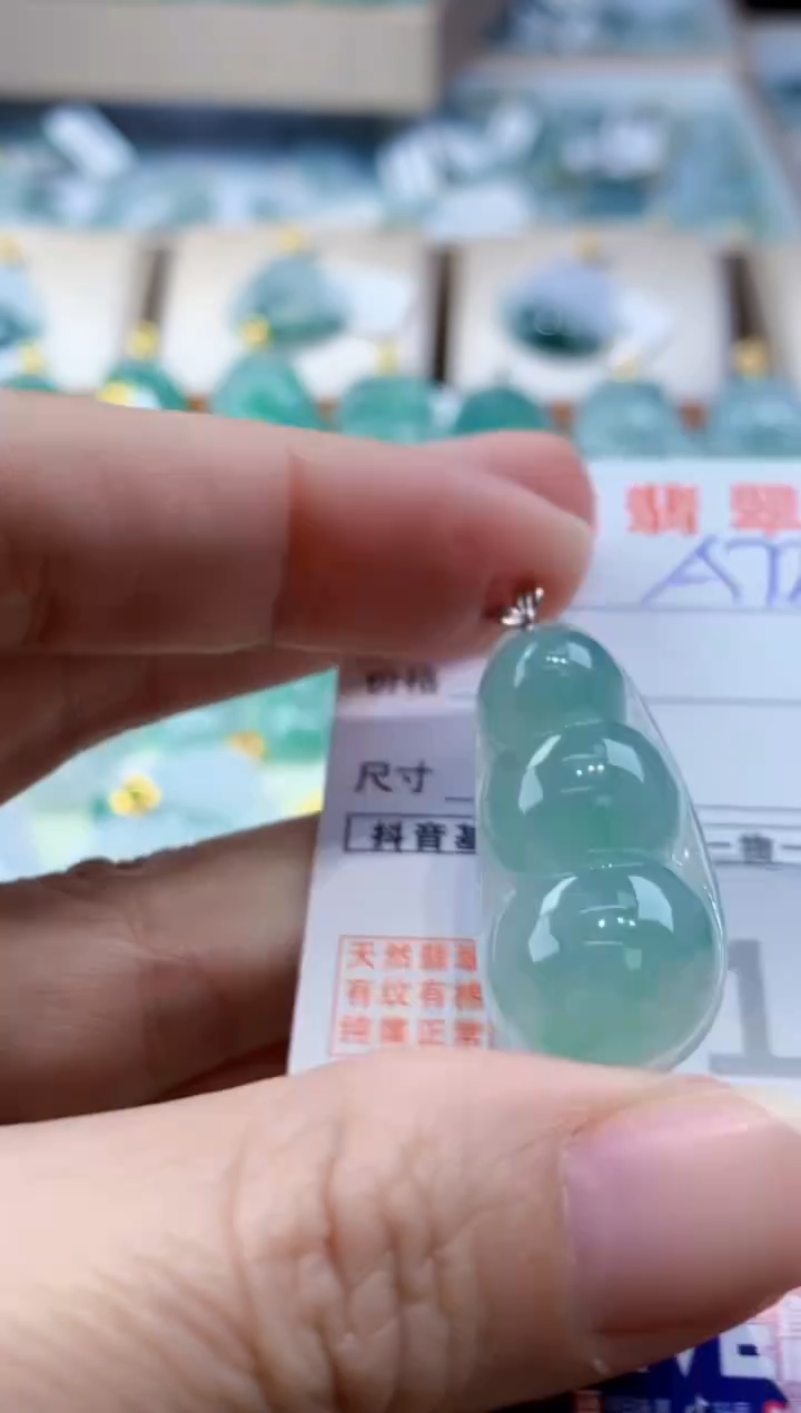颈饰18K金镶嵌翡翠天然缅甸a货翡翠