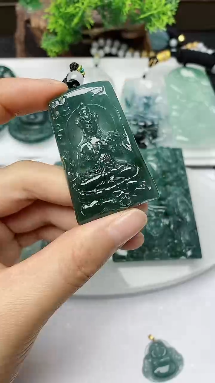 【闪购商品】翡翠颈饰未镶嵌        