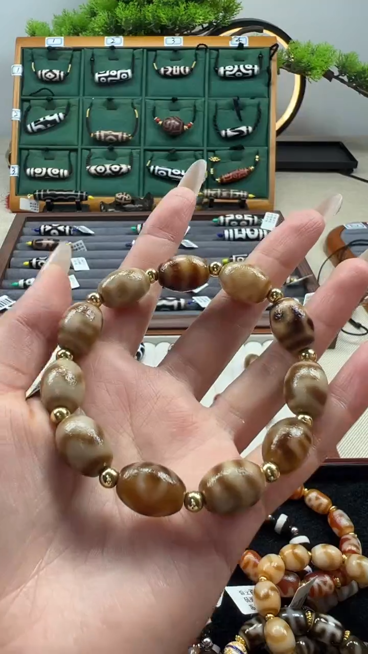 玛瑙/玉髓（覆膜）颈饰合金48微瑕随机发货