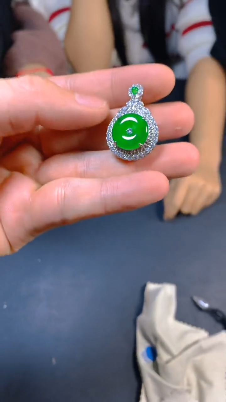 【闪购商品】翡翠吊坠(赠链)未镶嵌0883960024多样性发一