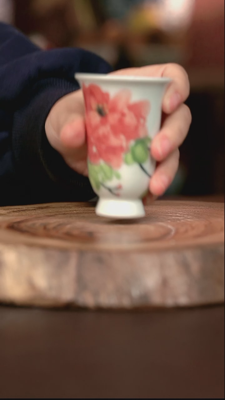 手绘微瑕高温现代瓷  气窑  牡丹花闻香杯90C