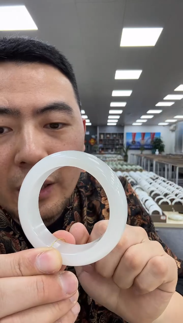 【闪购商品】和田玉手镯未镶嵌54  671