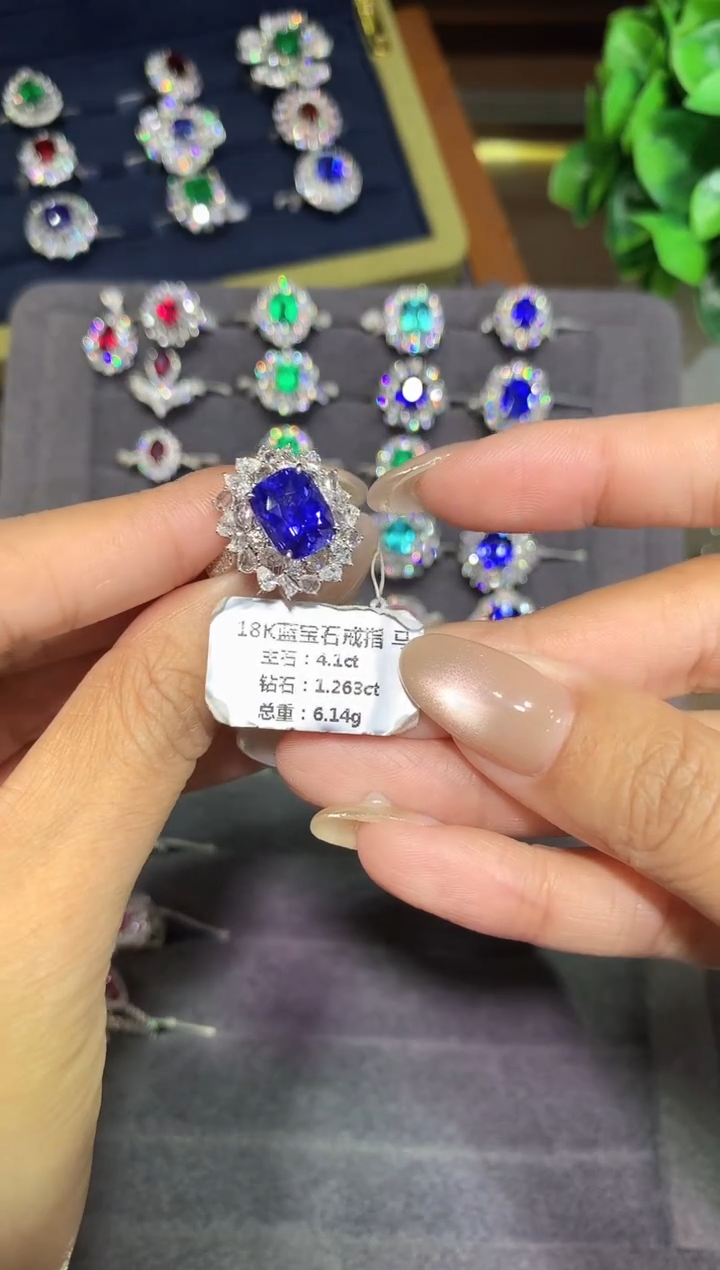 戒指蓝宝石18K金镶嵌s****a4.1CT