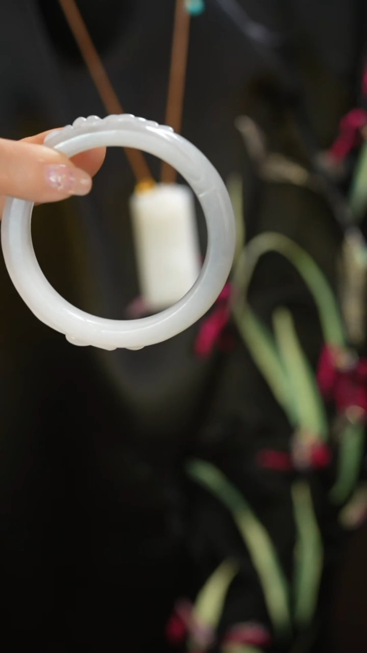 未镶嵌手镯和田玉手镯