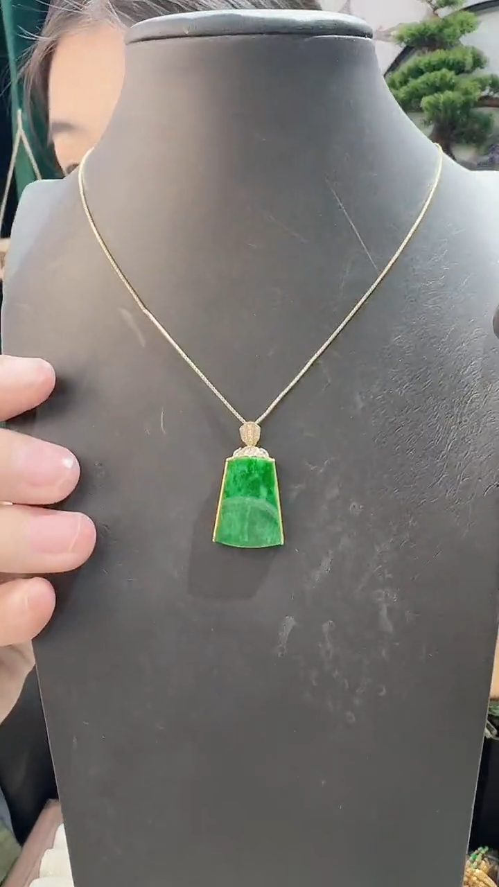 颈饰18K金镶嵌翡翠888888888