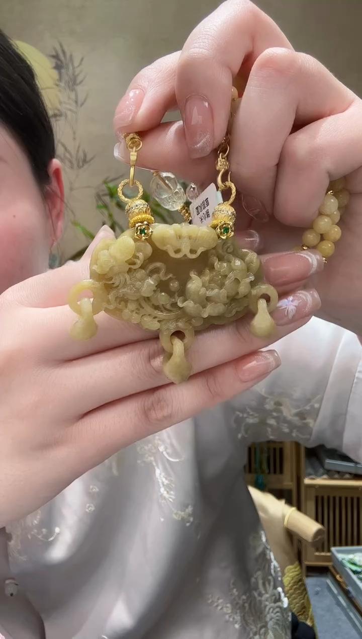 【闪购商品】翡翠颈饰未镶嵌吊坠