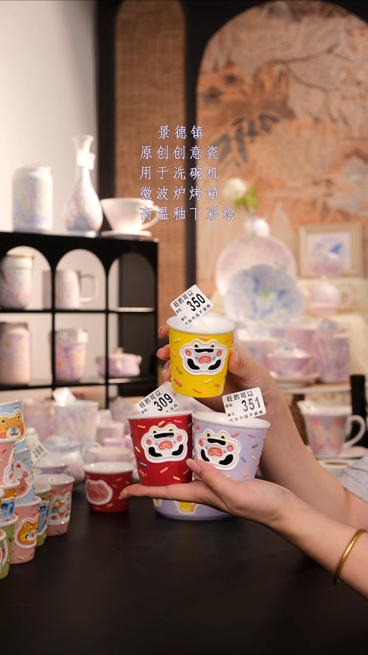 摆件景德镇手工手绘高温釉下彩设计师款