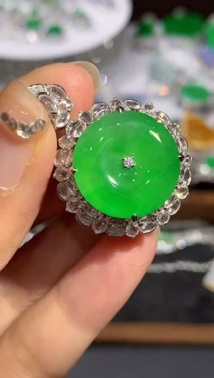 吊坠(不含链)18K金镶嵌翡翠K****宝多样性发其一