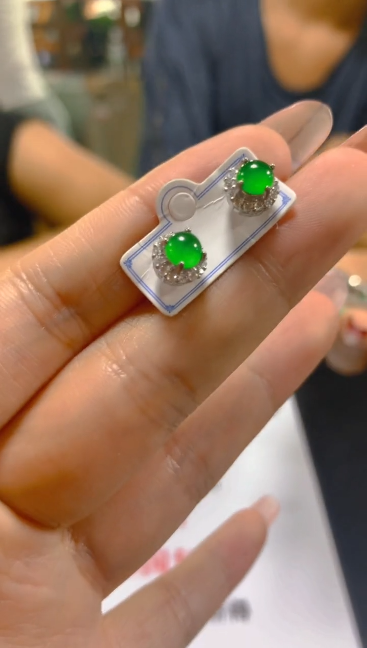 翡翠未镶嵌耳饰多样性发一