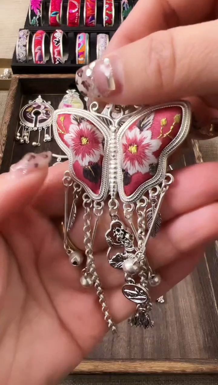 【闪购商品】织绣民族风老绣饰品598