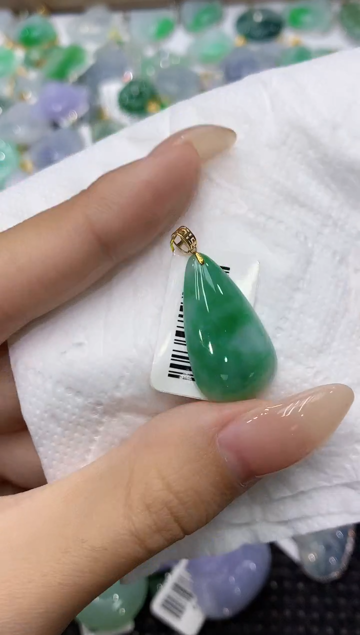 颈饰18K金镶嵌翡翠111111111111