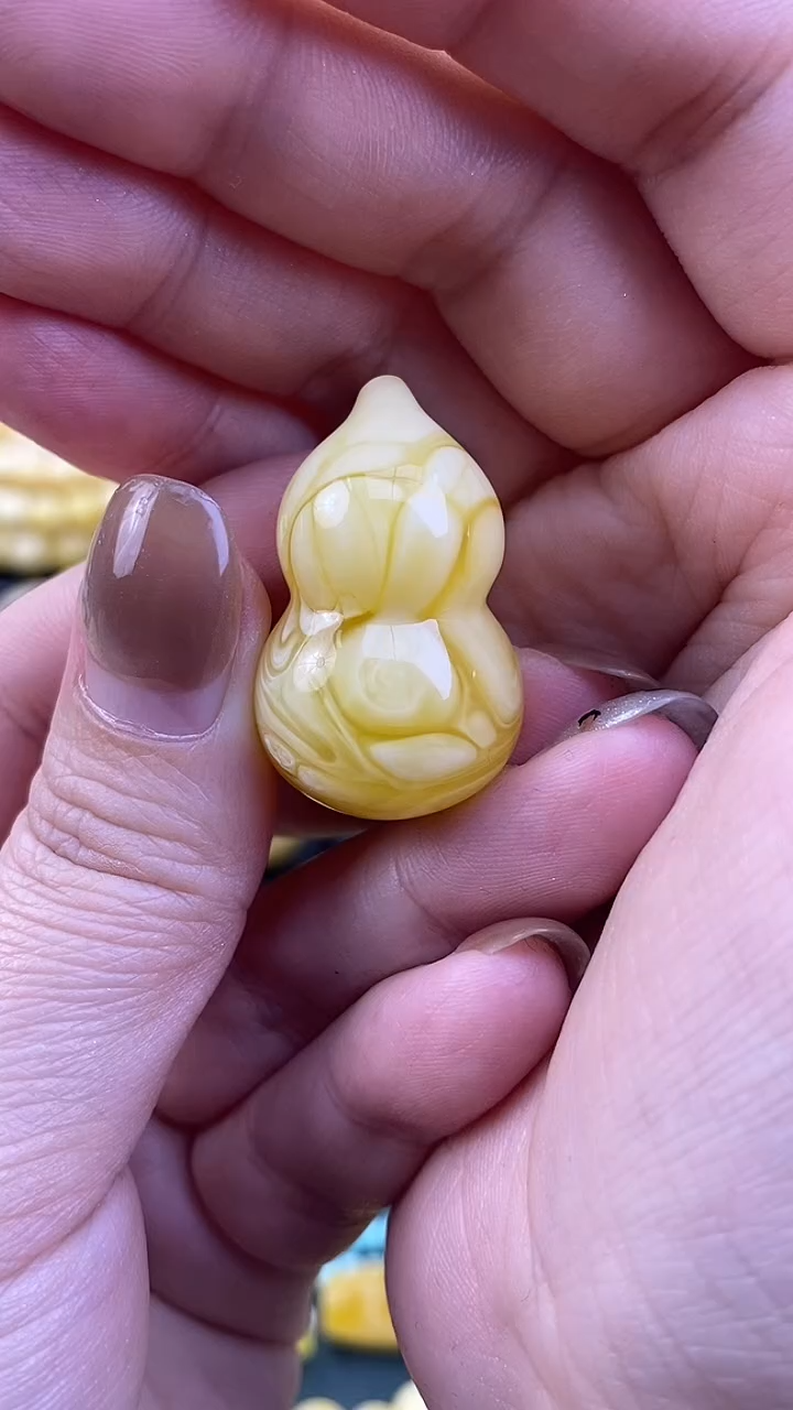 【闪购商品】琥珀裸石未镶嵌月.24