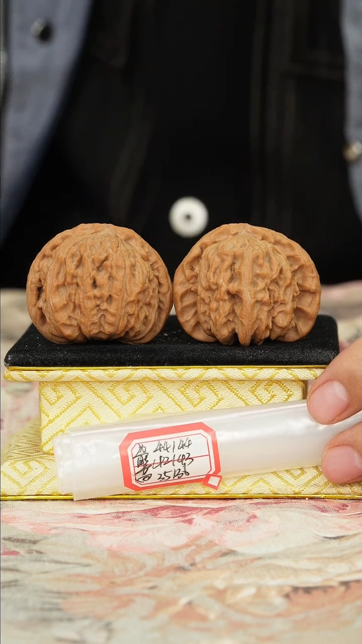 【闪购商品】文玩核桃把件白狮子