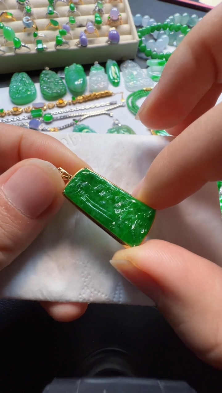 吊坠(不含链)18K金镶嵌翡翠2280