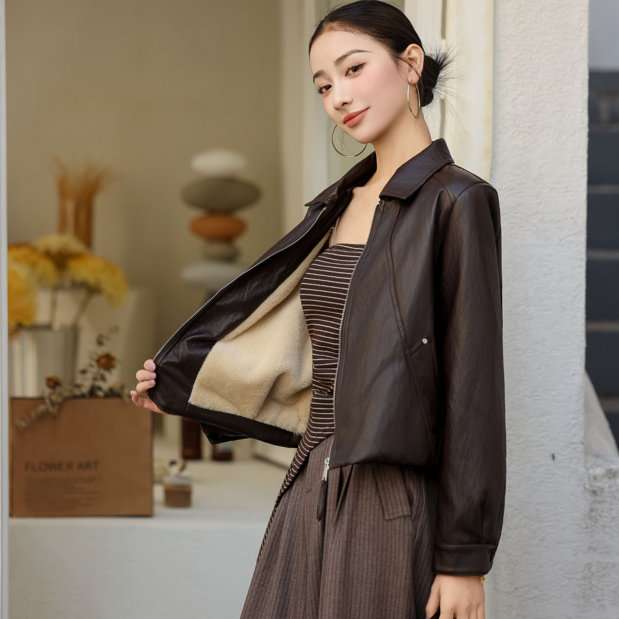 加绒短款皮衣外套2025冬季新款小个子翻领韩版时尚机车皮夹克8008