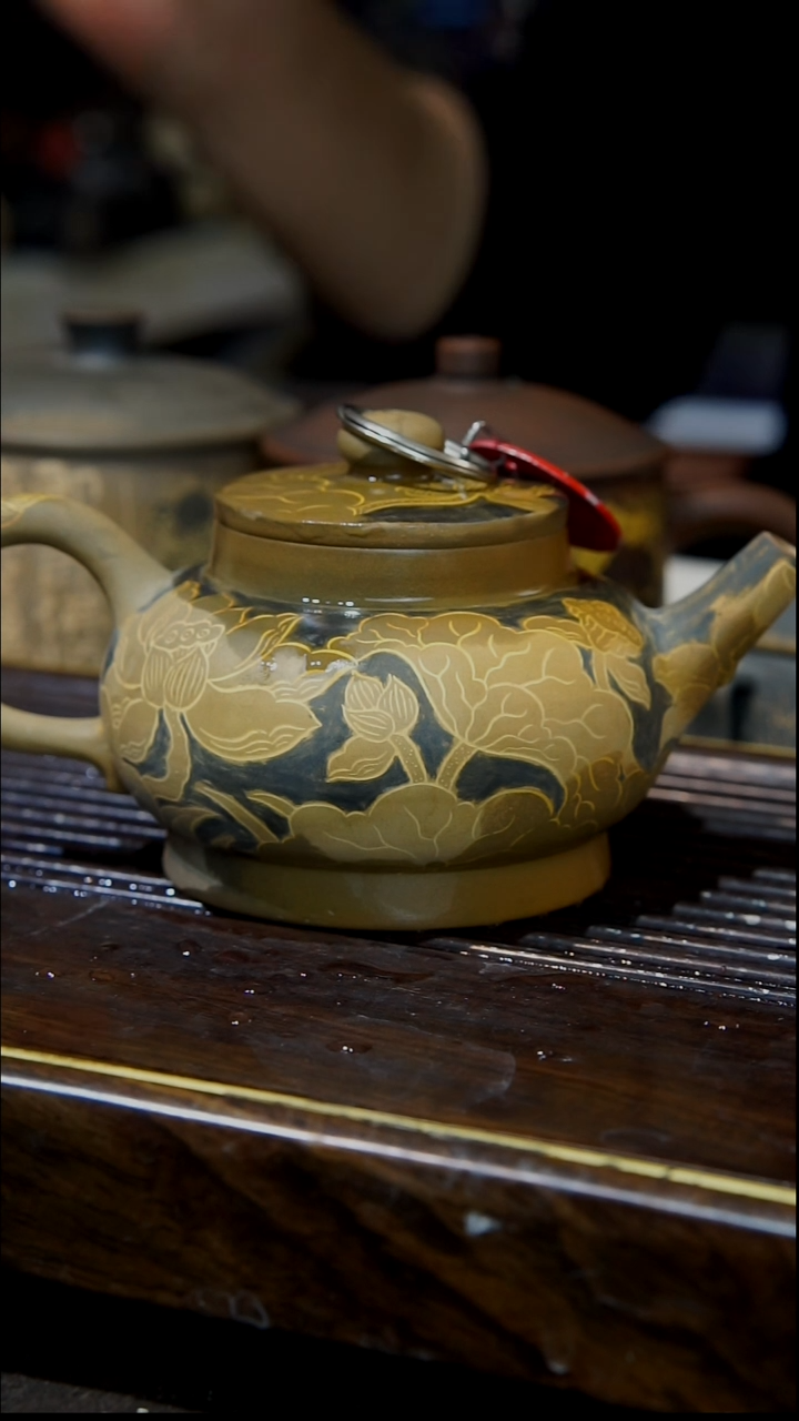 云南建水紫陶094  全手工彩填壶  180cc