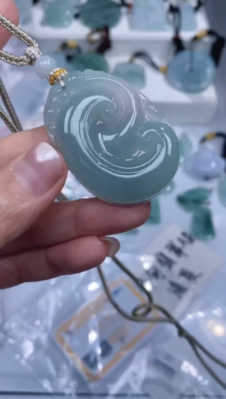 颈饰未镶嵌翡翠吊坠