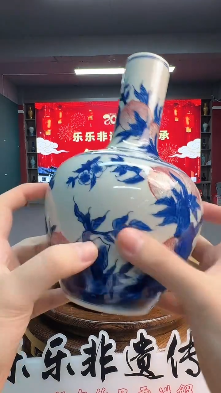 摆件瓷青花寿桃赏瓶22