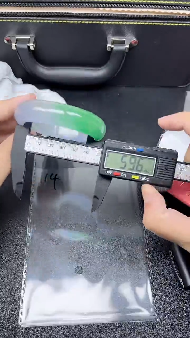 无非金属时尚冰透镯（一物一图)114