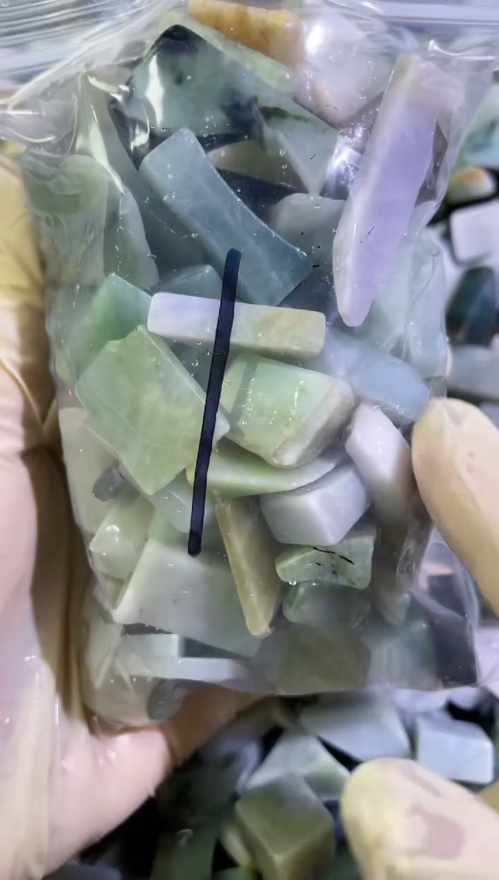 【闪购商品】翡翠颈饰未镶嵌天然翡翠中号500克1