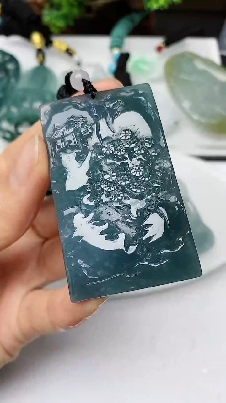 【闪购商品】翡翠颈饰未镶嵌          