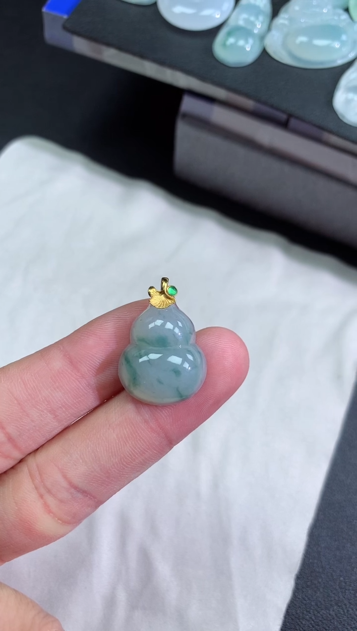 【闪购商品】翡翠颈饰18K金镶嵌葫芦