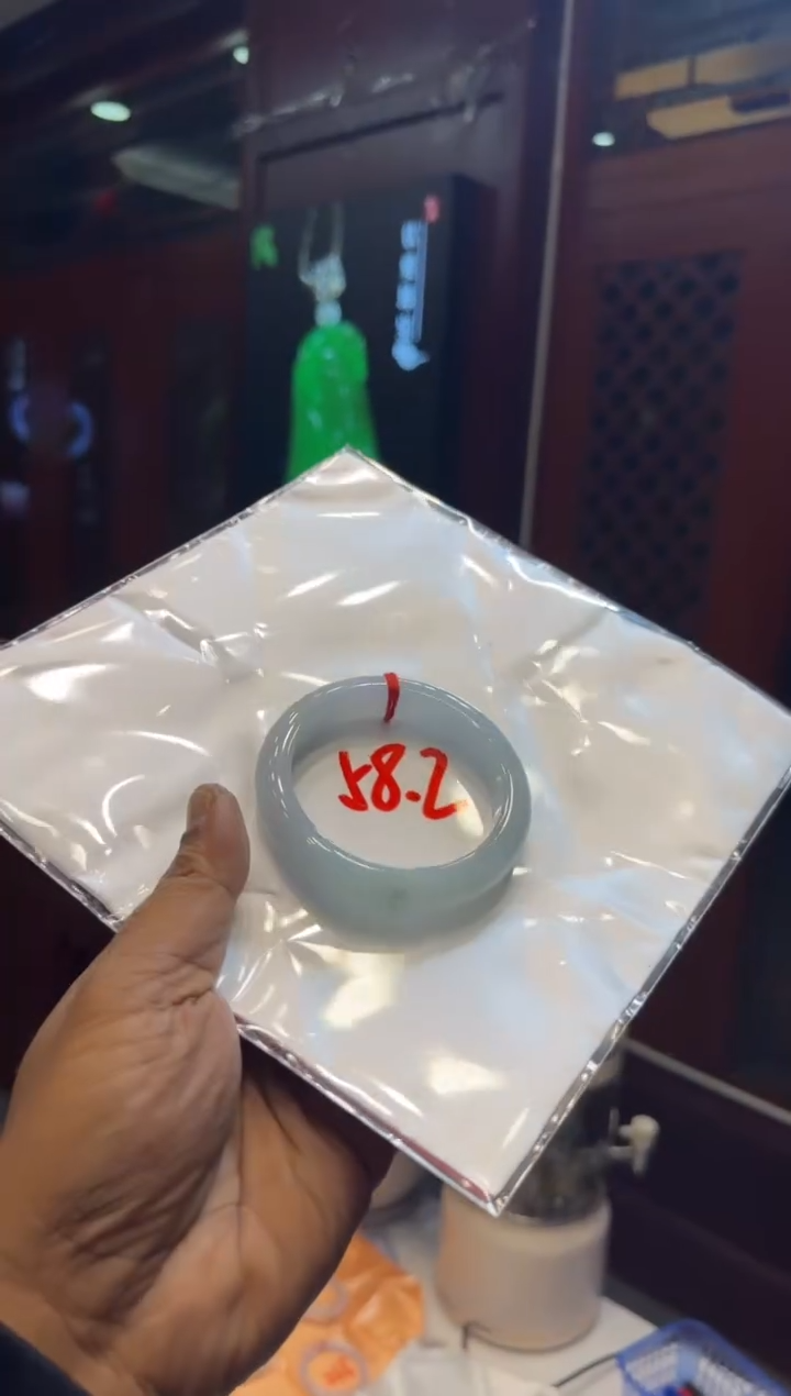 未镶嵌手镯翡翠手镯