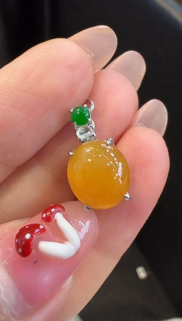 颈饰18K金镶嵌翡翠吊坠