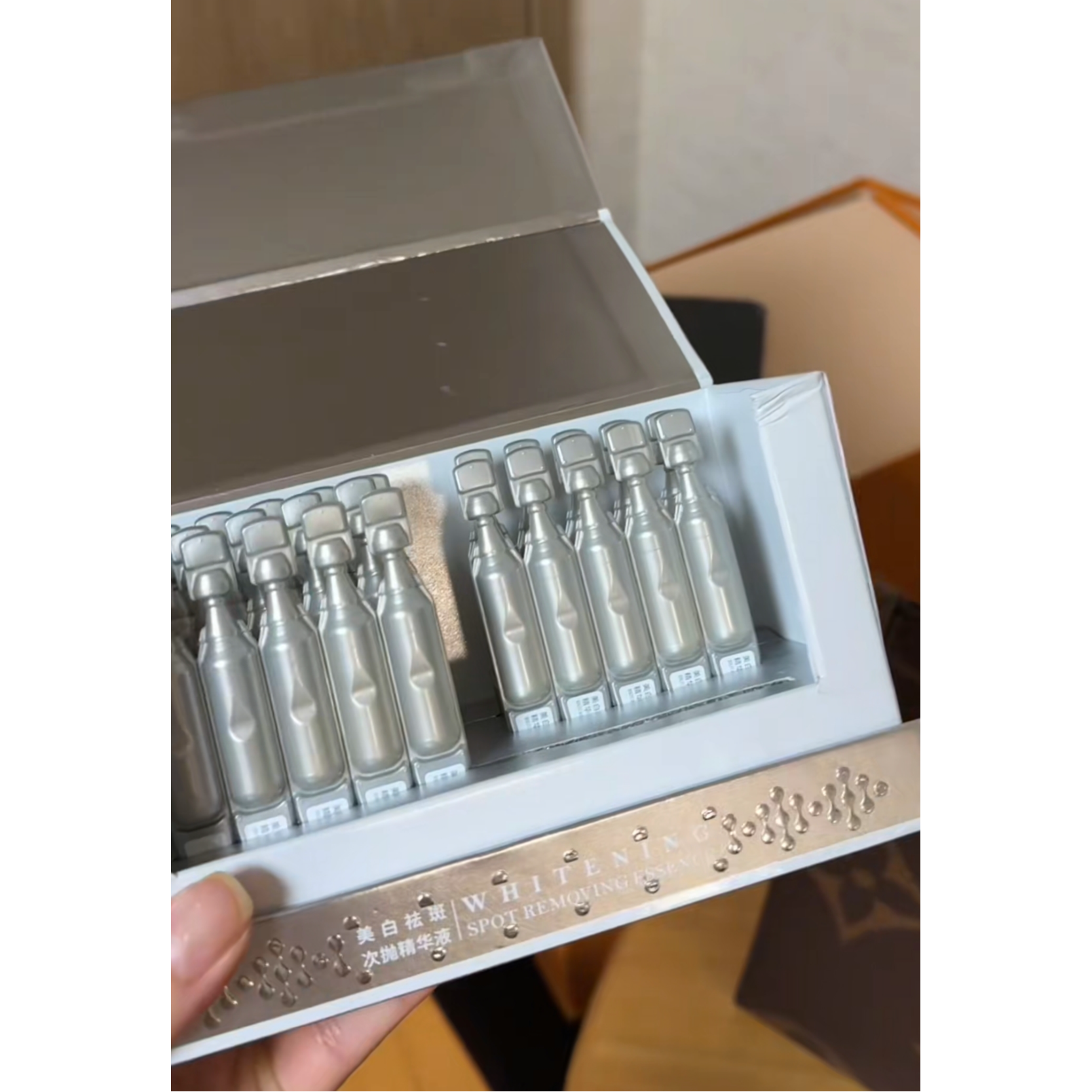 高端银支美白祛斑次抛精华液 A 703536