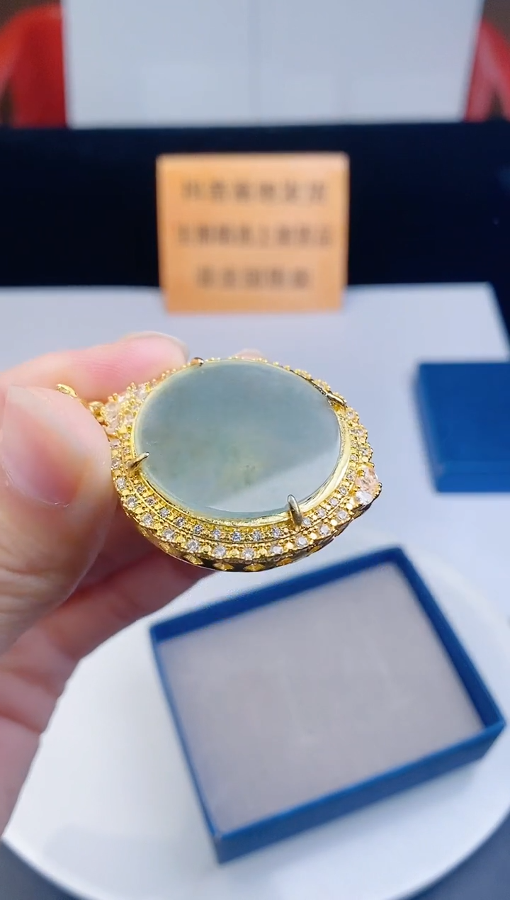 颈饰未镶嵌翡翠     