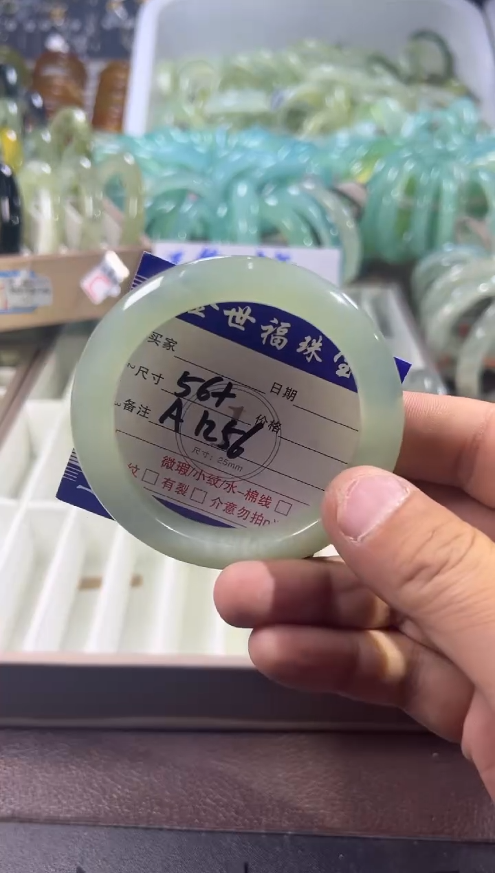 未镶嵌蛇纹石玉手镯1