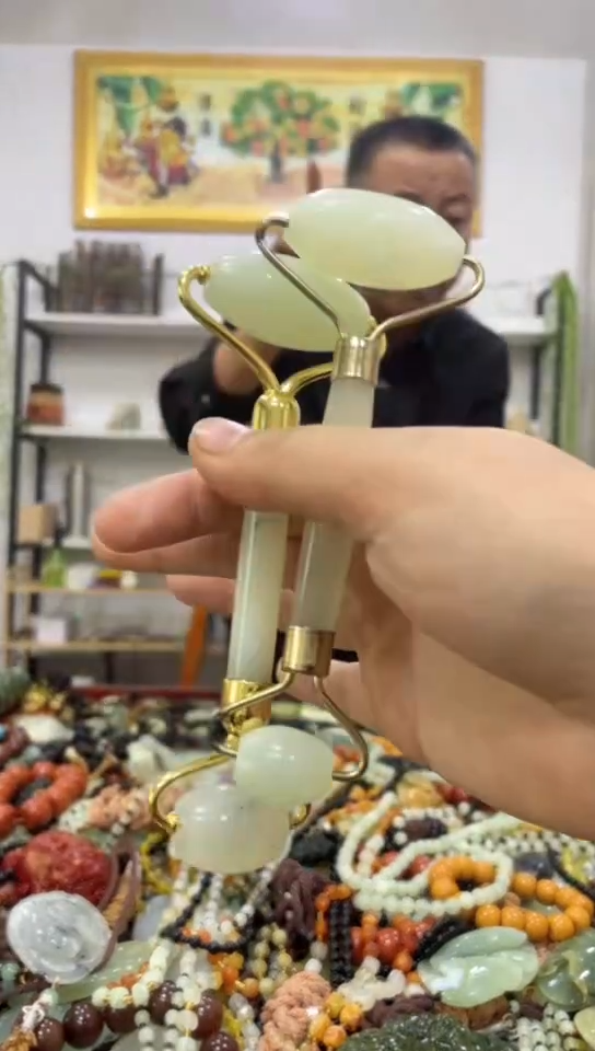 未镶嵌岫玉手把多样性发货发其中一件